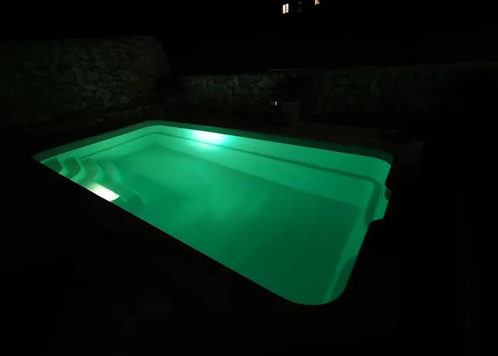 Andrea With Pool And Seaview Appartement