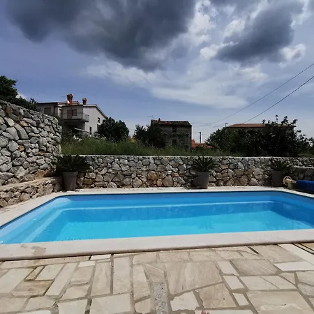 아파트 Andrea With Pool And Seaview Kornić